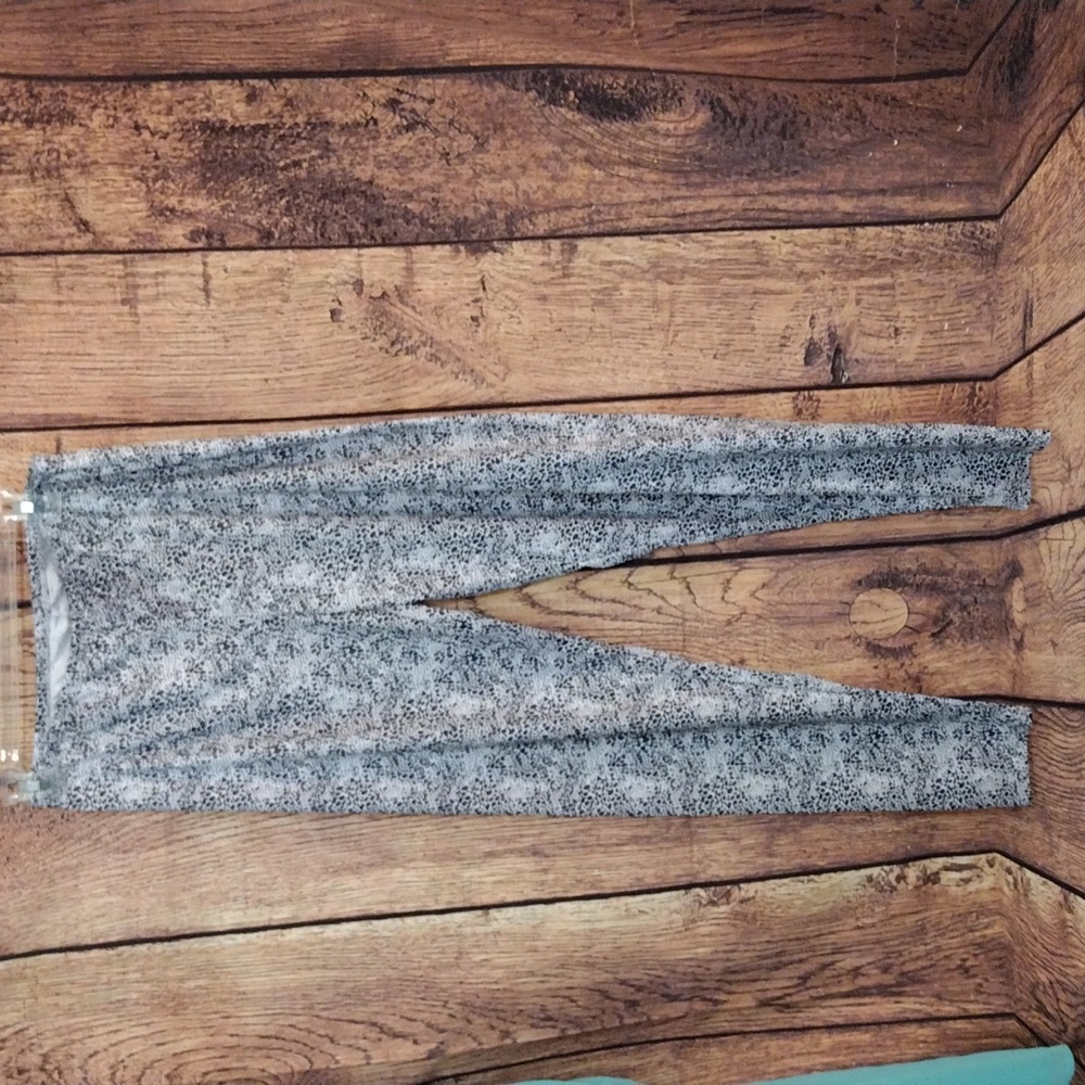 Stay Warm by Cuddl Duds White and Black Bottoms